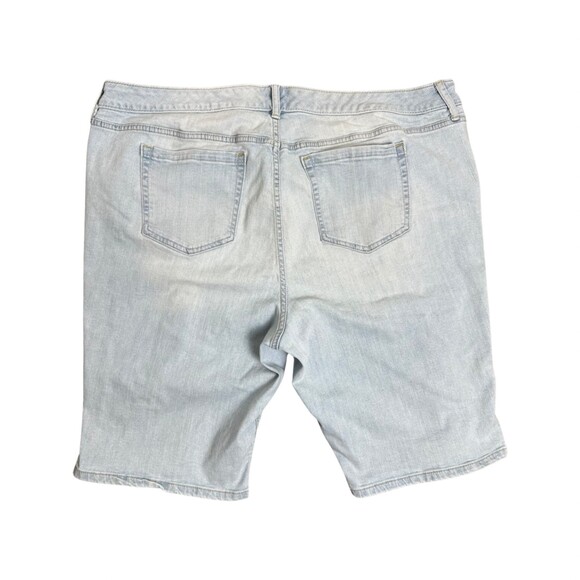 Torrid Distressed Denim Light Washed Bermuda Shorts Size 22 - Picture 2 of 10